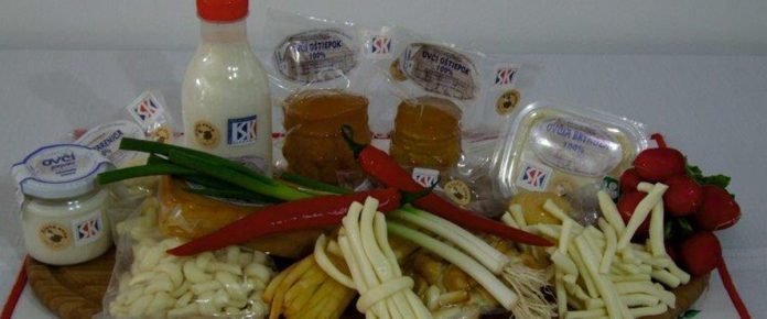 Poľnohospodárske družstvo Liptovské Revúce sa zaoberá chovom oviec , výkrmom broilerových kurčia
