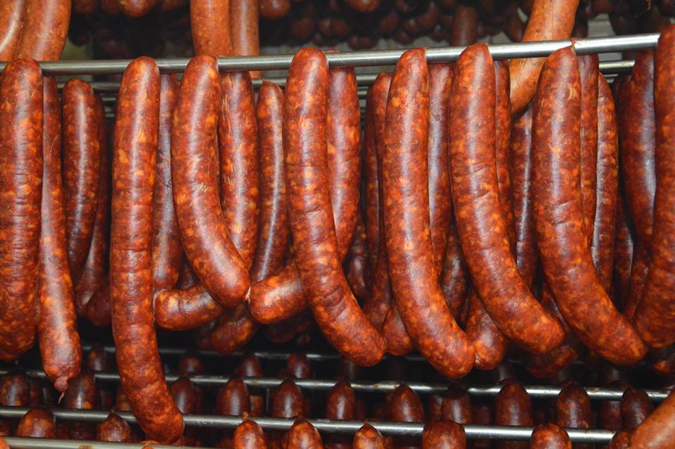Poľnohospodárske družstvo Bošáca, vlastné bravčové a hovädzie mäso klobasa