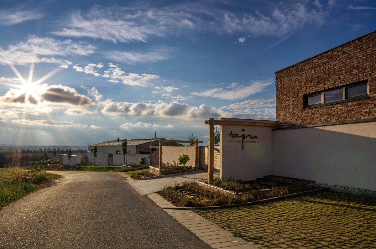 TAJNA Vineyards & Winery