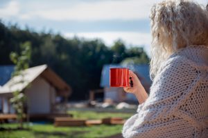 Vyskúšajte si pripraviť chutné jedlo na ohni, ako to robili naši prarodičia. Zapozerajte sa do plápolajúceho ohňa. Aj vďaka nemu oceníte čistú a autentickú chuť prírodných surovín od našich miestnych farmárov. Dobré jedlo si najlepšie vychutnáte pod holým nebom v ničím nerušenom prostredí.